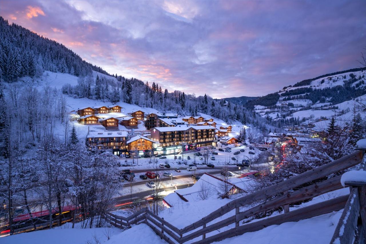 Hotel Adapura วาไกรน์ ภายนอก รูปภาพ
