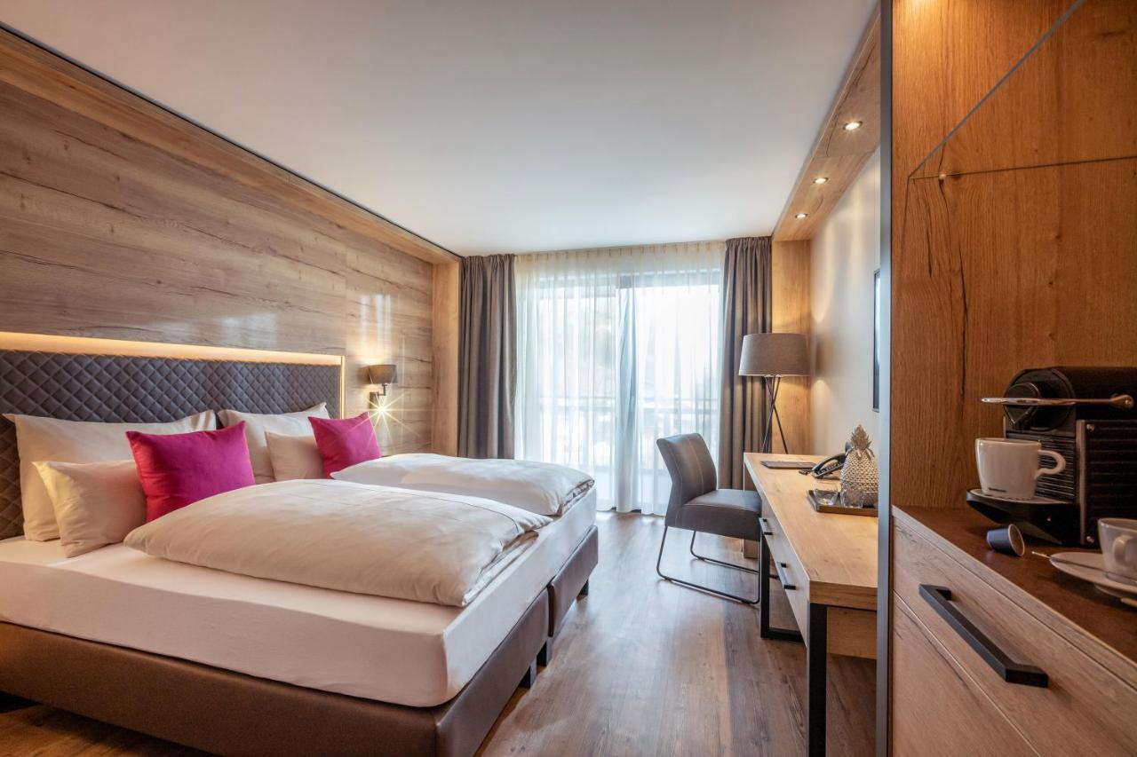 Hotel Adapura วาไกรน์ ภายนอก รูปภาพ